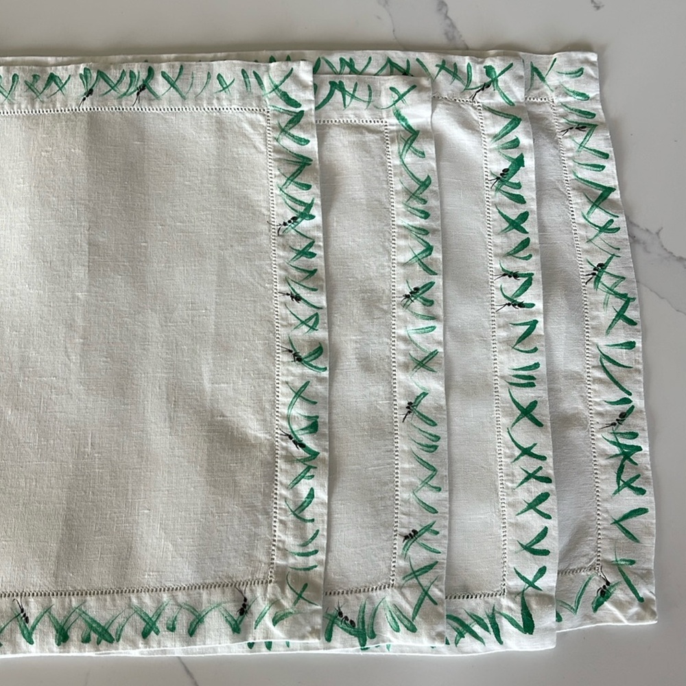 4 linen placemats lined with ants in grass indoor picnic!